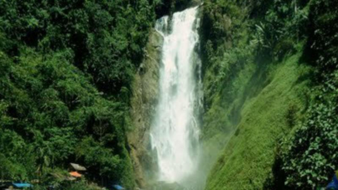 Menjelajahi Pesona Curup Tenang: Air Terjun Menakjubkan di Hutan Rimba Bengkulu