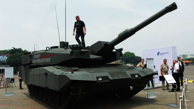 Tank Leopard Pada Pameran Indo Defence 2012