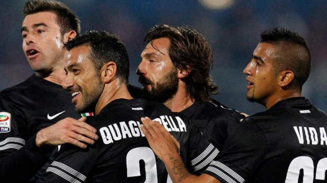Pemain Juventus merayakan gol Fabio Quagliarella