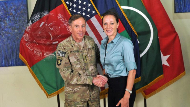David Petraeus dan selingkuhannya, Paula Broadwell