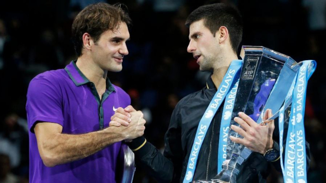 Roger Federer dan Novak Djokovic pada final ATP World Tour Finals