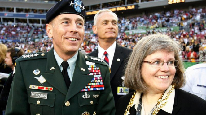 David Petraeus dan istrinya, Holly