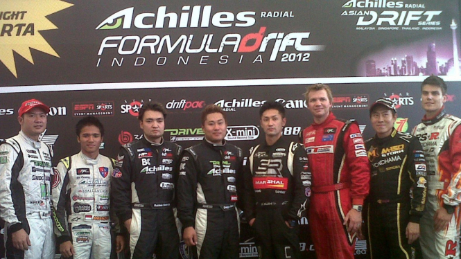 Pembalap Achilles Formula Drift Asian Series. Daigo Saito (keempat dari kiri)