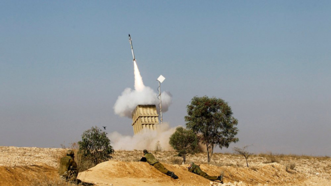 Kubah Besi Israel luncurkan roket interceptor menghadang roket dari Gaza