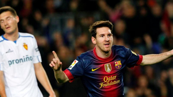 Lionel Messi rayakan gol ke gawang Zaragoza
