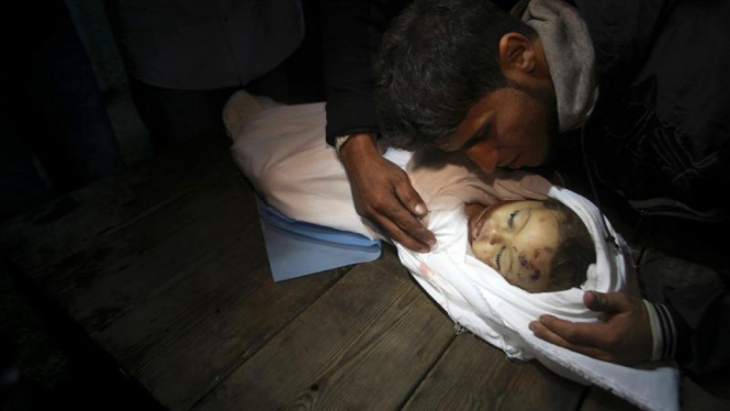 Seorang bayi yang tewas di Gaza akibat serangan Israel