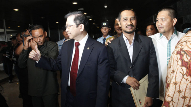 Ketua DPR Marzuki Alie dan Ketua KPK Abraham Samad