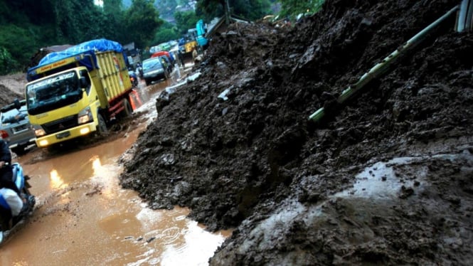 Banjir Dan Longsor Terjang Sumatera Barat, 3 Tewas