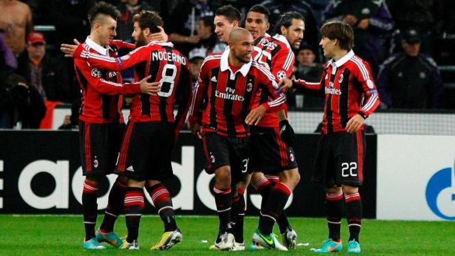 Pemain AC Milan rayakan gol ke gawang Anderlecht