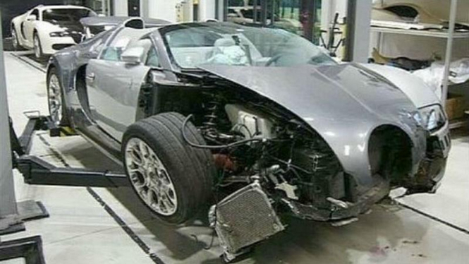 Bugatti Veyron Grand Sport mengalami kecelakaan di Prancis