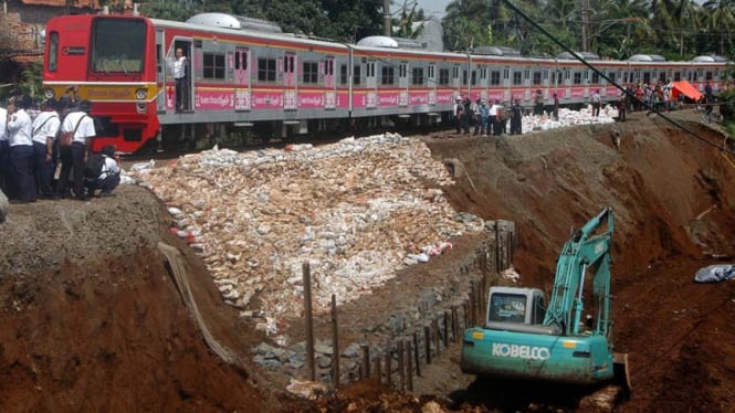 uji coba kereta rel listrik