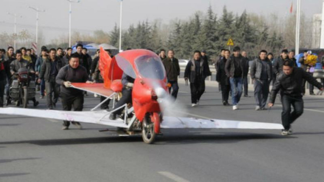 Pesawat buatan petani China