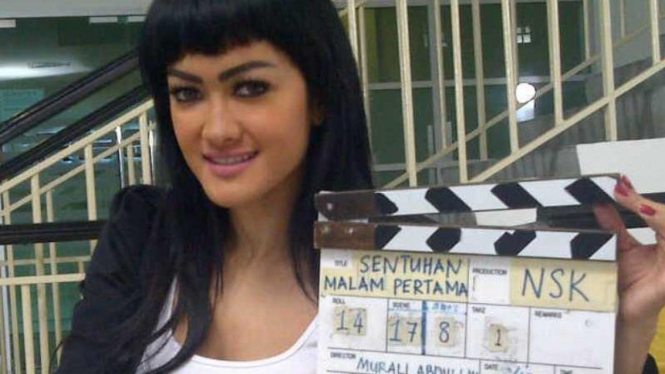 Julia Perez dalam film "Sentuhan Malam Pertama"