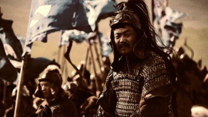 Pemeran Genghis Khan dalam sebuah film.