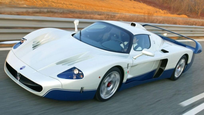 mobil mewah Maserati MC12