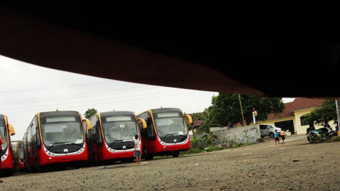 Suasana di salah satu pool Bus TransJakarta.