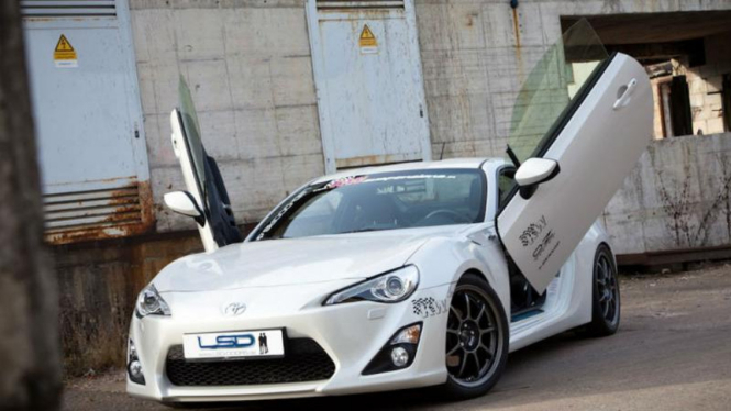 Modifikasi Toyota 86 bergaya Lamborghini