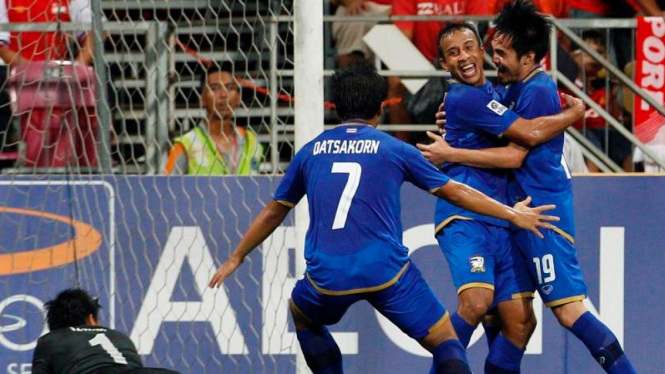 Adul Lasoh merayakan gol ke gawang Singapura