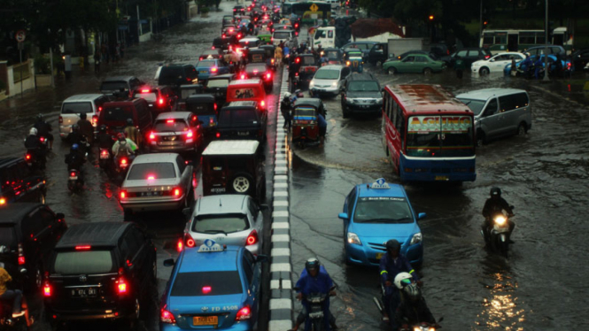 Hujan deras landa Jakarta 