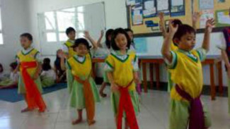 Mengajari Anak Disiplin Melalui Kegiatan Menari