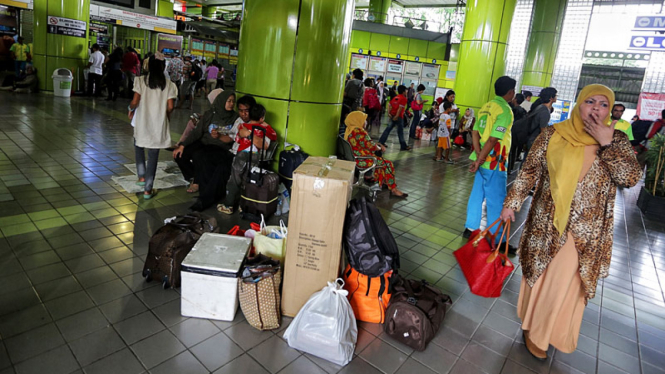 Puncak Arus Libur di Gambir