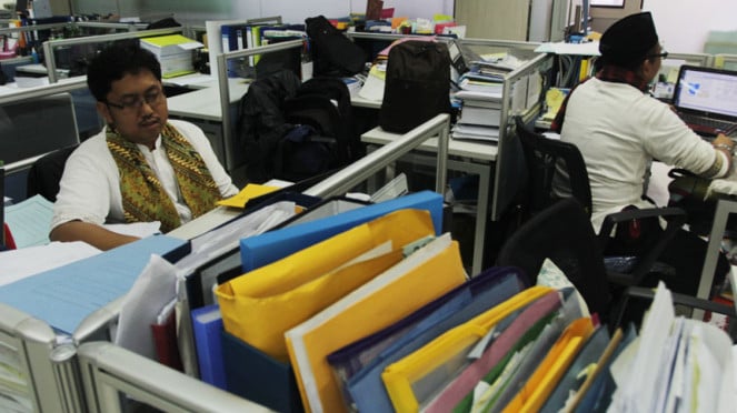 DKI JAKARTA Empleados del gobierno provincial utilizando ropa tradicional betai