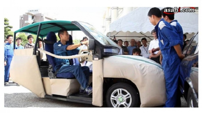 Mobil bantal karya mahasiswa Jepang.