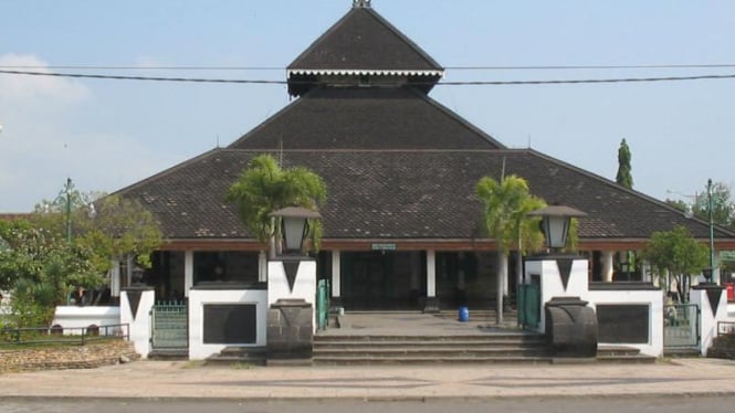 Wisata Religi Masjid Agung Demak Kota Wali Viva