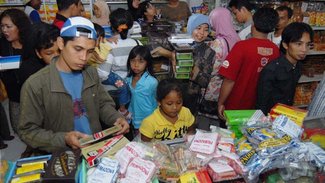 Hampir semua daerah di Indonesia memiliki makanan khasnya masing-masing.