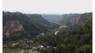 Menikmati Taman Panorama Ngarai Sianok Bukittinggi