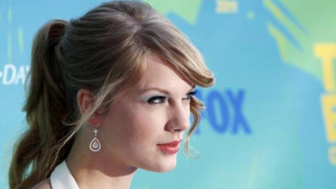 Taylor Swift rambut ekor kuda