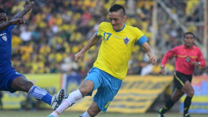 Pemain Persegres, Aldo Baretto (kanan)