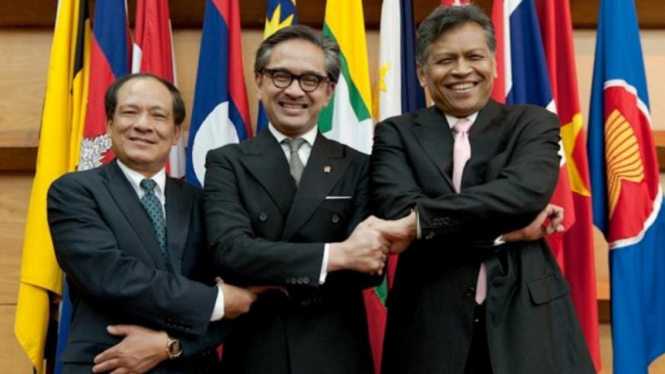 Serah terima Sekjen ASEAN di Jakarta 9 Januari 2013