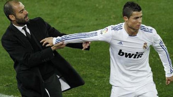 Cristiano Ronaldo mendorong Josep Guardiola