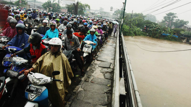 Daan Mogot Terendam Banjir