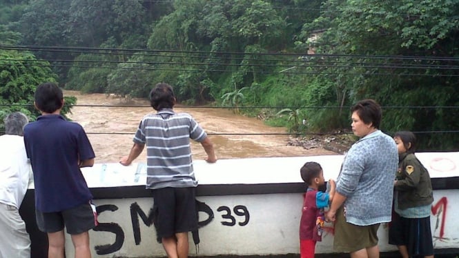 Ilustrasi sungai arus deras