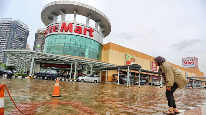 Banjir Lumpuhkan Jakarta Utara