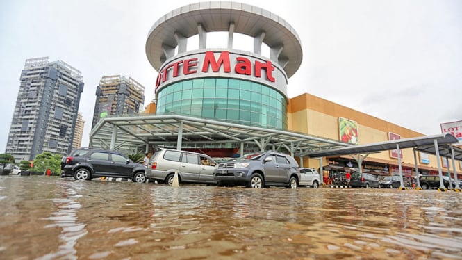 Banjir Lumpuhkan Jakarta Utara