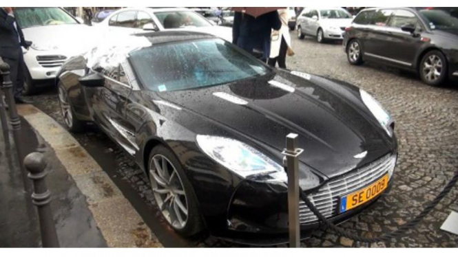 Aston Martin One-77 milik Samuel Eto'o