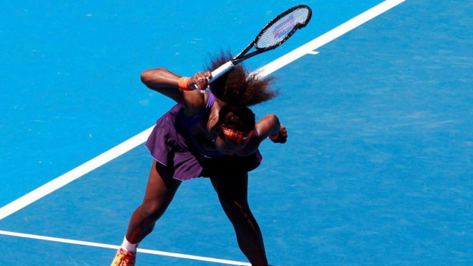 Serena Williams membanting raket di Australian Open 2013