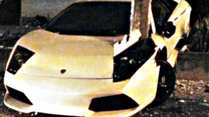 Lamborghini Murcielago LP640 mengalami kecelakaan di Kuala Lumpur, Malaysia