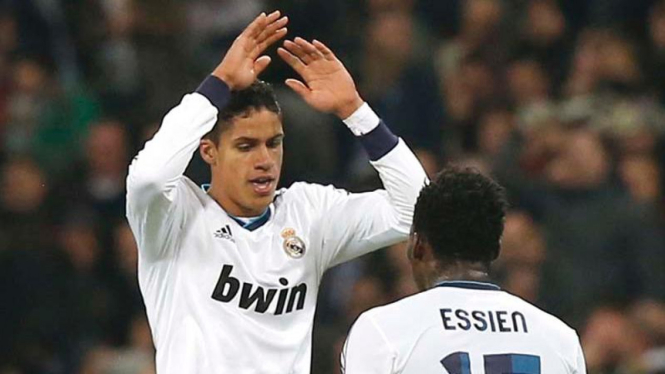 Raphael Varane merayakan gol ke gawang Barcelona di semifinal Copa del Rey