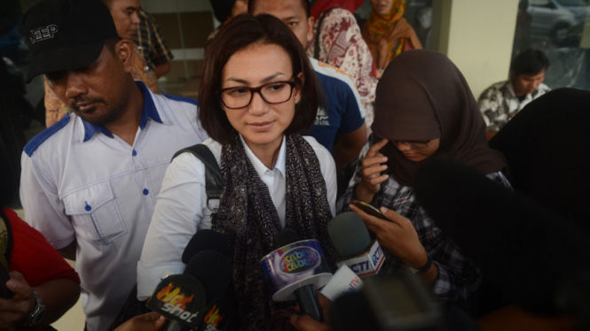 Wanda Hamidah Memberi Keterangan di DPP PAN