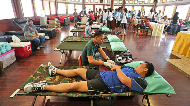Tim Berlari Untuk Berbagi Berikan Donasi dan Donor Darah