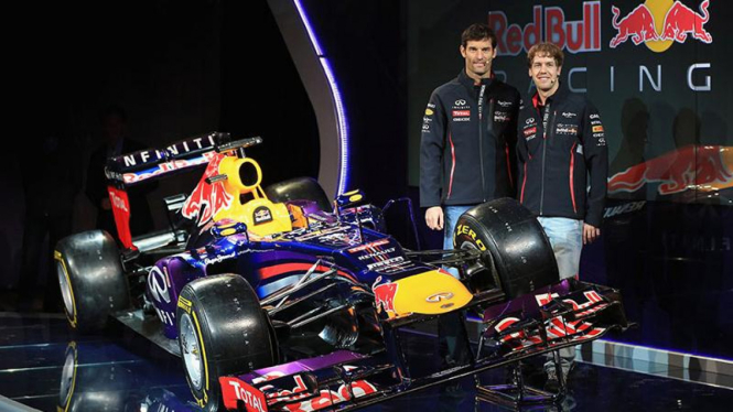 Sebastian Vettel dan Mark Webber dengan tunggangan baru, RB9 