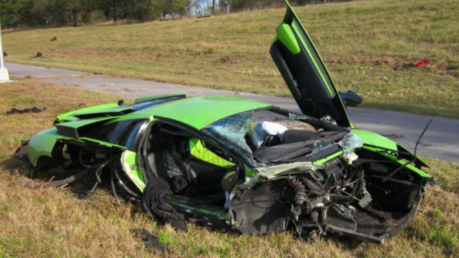 Lamborghini Murcielago LP640 mengalami kecelakaan
