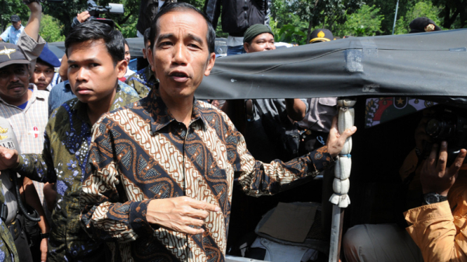 Jokowi temui para sopir bajaj yang berdemonstrasi.