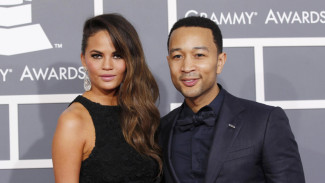 Usai Melahirkan Chrissy Teigen Tetap Pede Bertubuh Gemuk