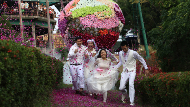 upacara pernikahan jelang valentine di thailand