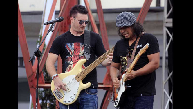 Gugun Blues Shelter Meriahkan HUT tvOne Ke-5